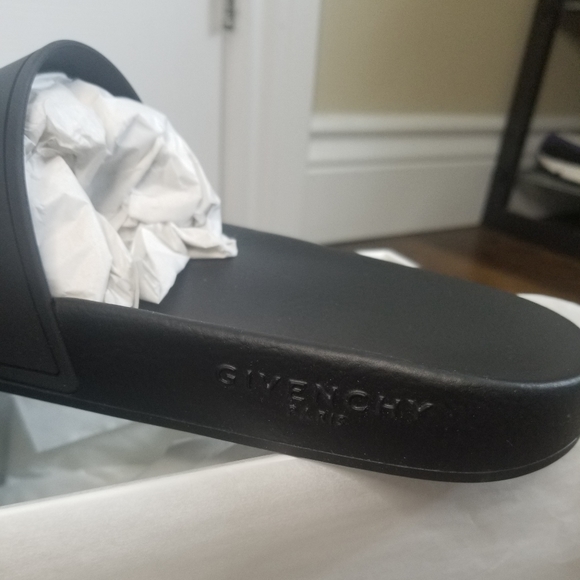 Givenchy logo slides - Picture 3 of 4